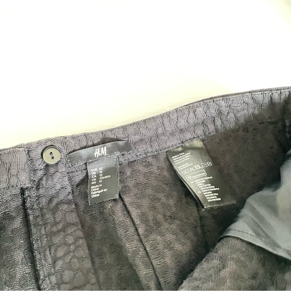 Elegant Black Textured Skirt - Picture 9 of 9